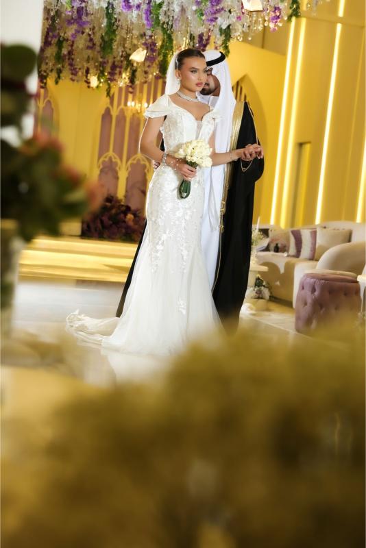 لقطة لعروسين بكاميرا المصورة ابرار العدوان