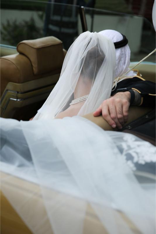 لقطة لعروسين من المصورة ابرار العدوان