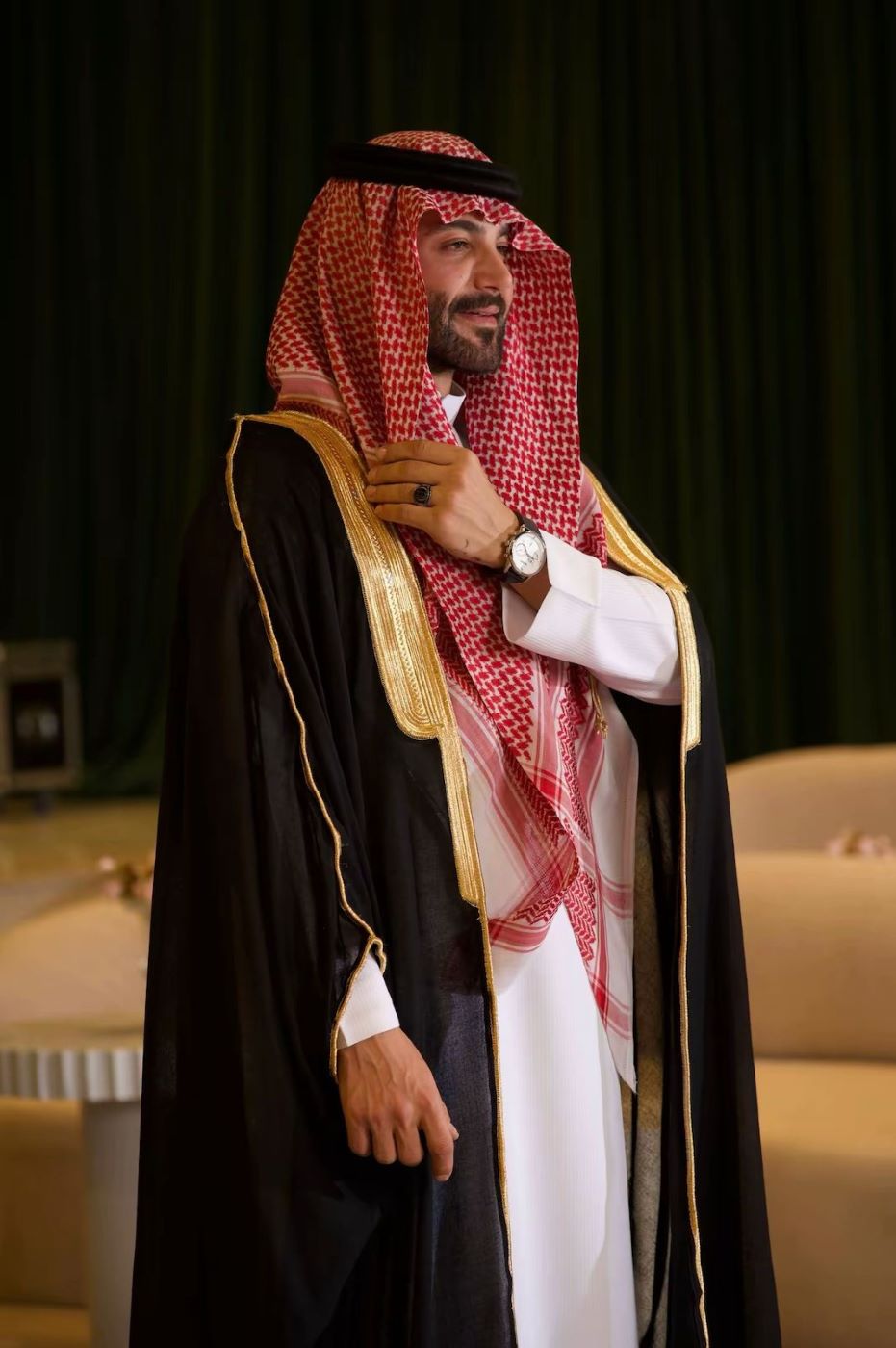 لقطة لعريس بكاميرا المصورة اسماء الاسودي