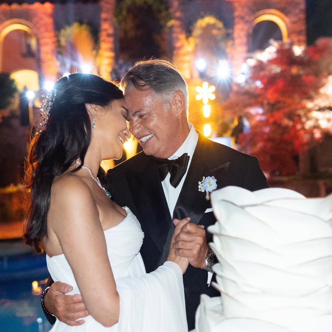 لقطة مميزة لأروى جودة مع عريسها في حفل زفافها