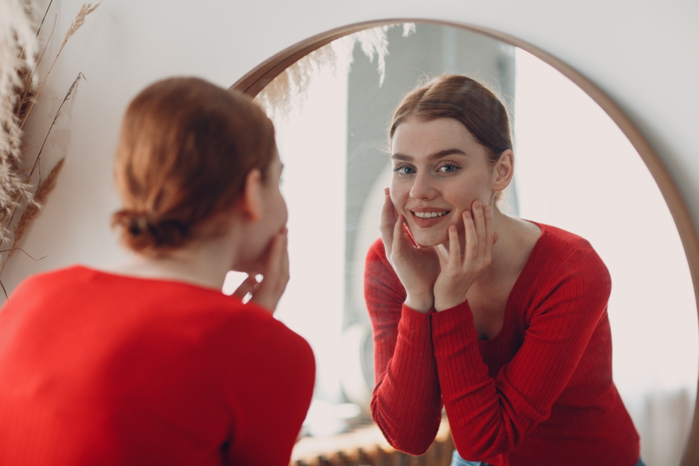 لماذا يعد النظر في المرآة ومواجهة الذات فعال
