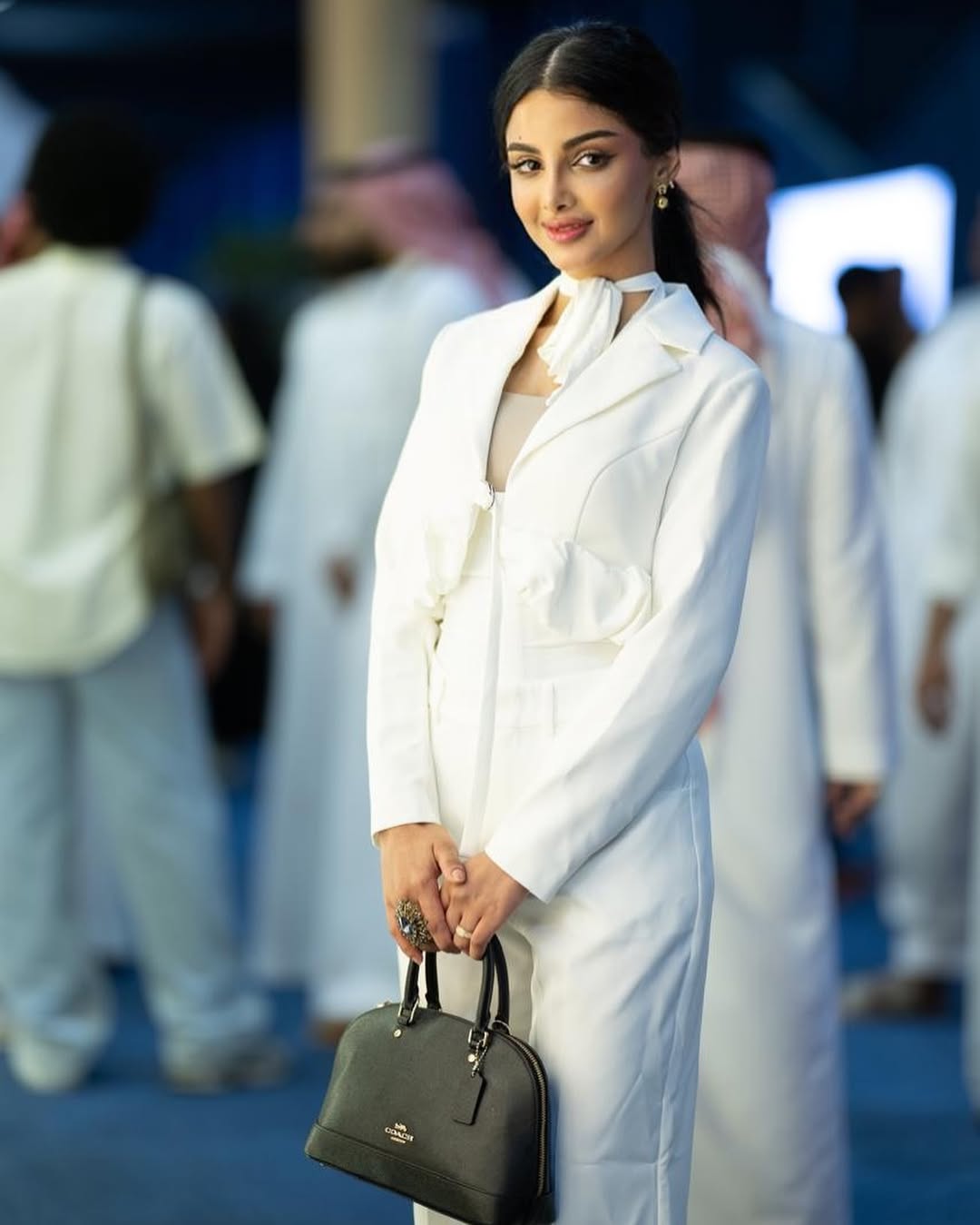 لمى الكناني ببدلة بيضاء من Nadish