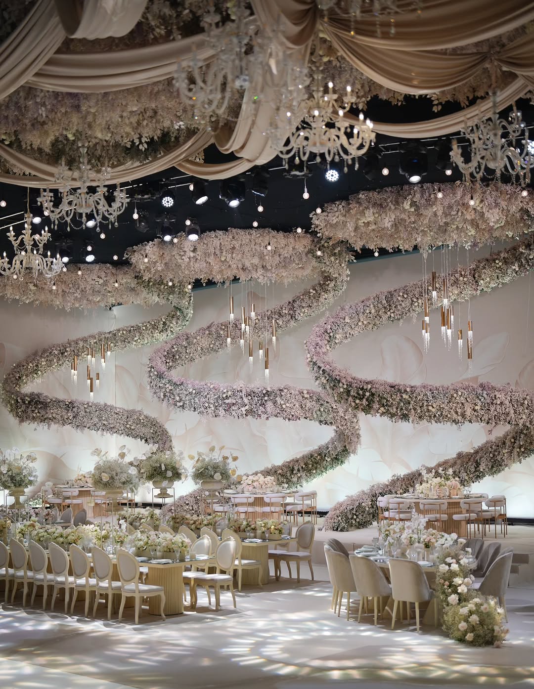 لوحة ألوان ديسمبر من تنظيم فادي فتوح