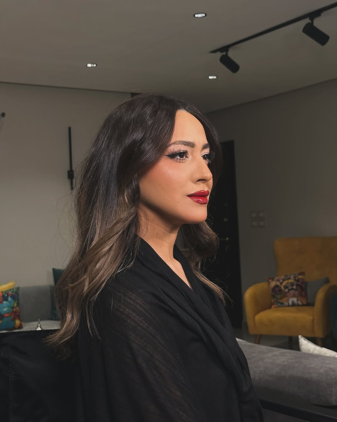 لوك مختلف لهند عبد الحليم (1)