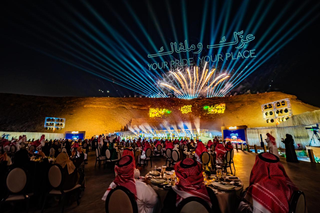 ليالي الدرعية تتألق بعروضها البصرية والموسيقية… حيث تتحول السماء إلى لوحة احتفالية تعكس فخر المكان وتاريخه