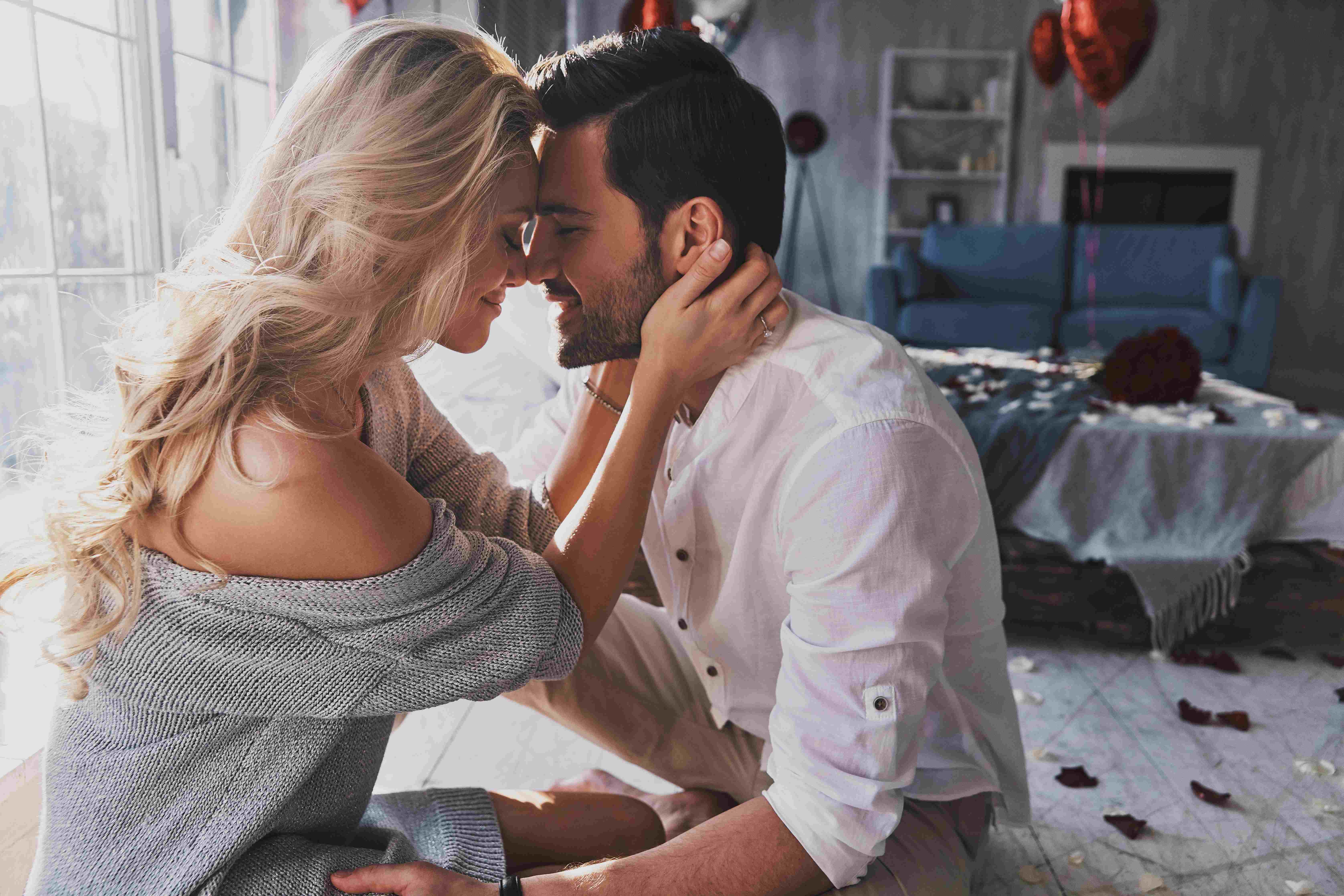 ليشعر شريك حياتك أنه مميز يجب عليك احتوائه