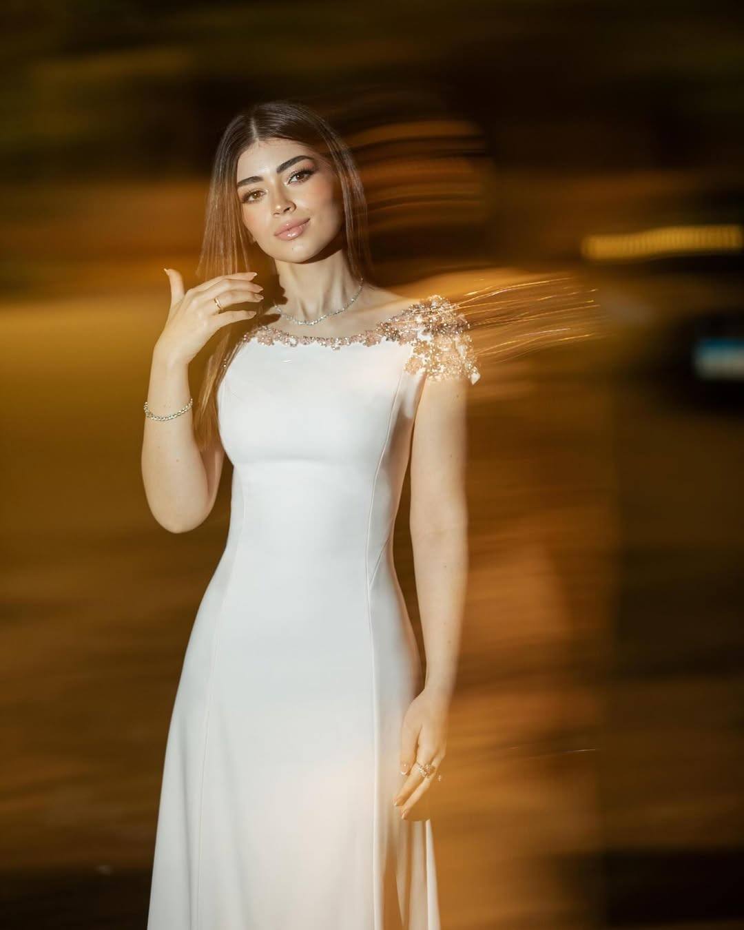 ليلى أحمد زاهر بتصاميم مجوهرات راقية من إبداعات IRAM