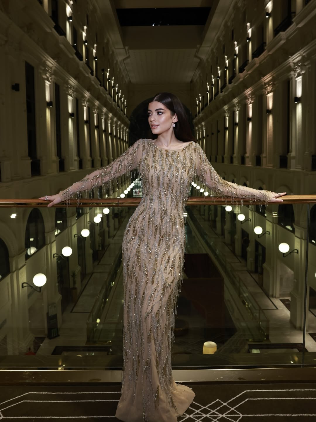 ليلى أحمد زاهر بفستان سهرة مرصع بلون نيود ناعم