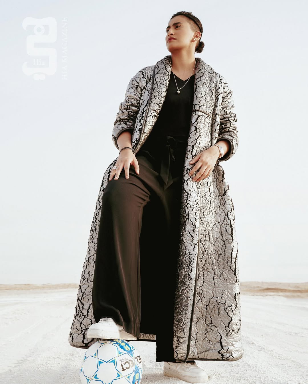 ليلى القحطاني في جلسة تصوير خاصة بمجلة هي