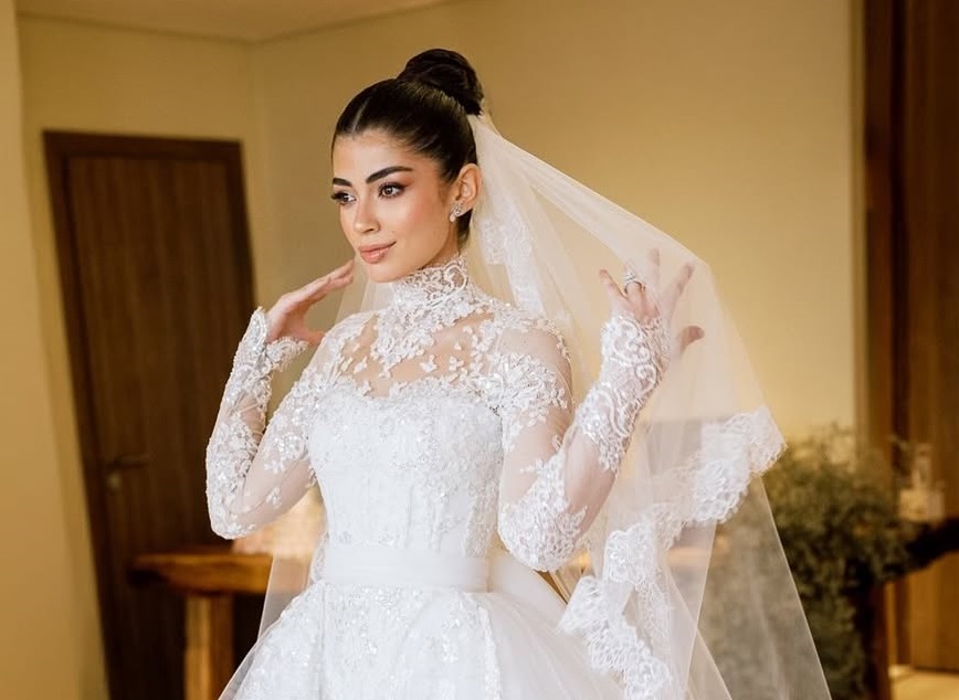 ليلى زاهر بتسريحة الشعر المرفوع