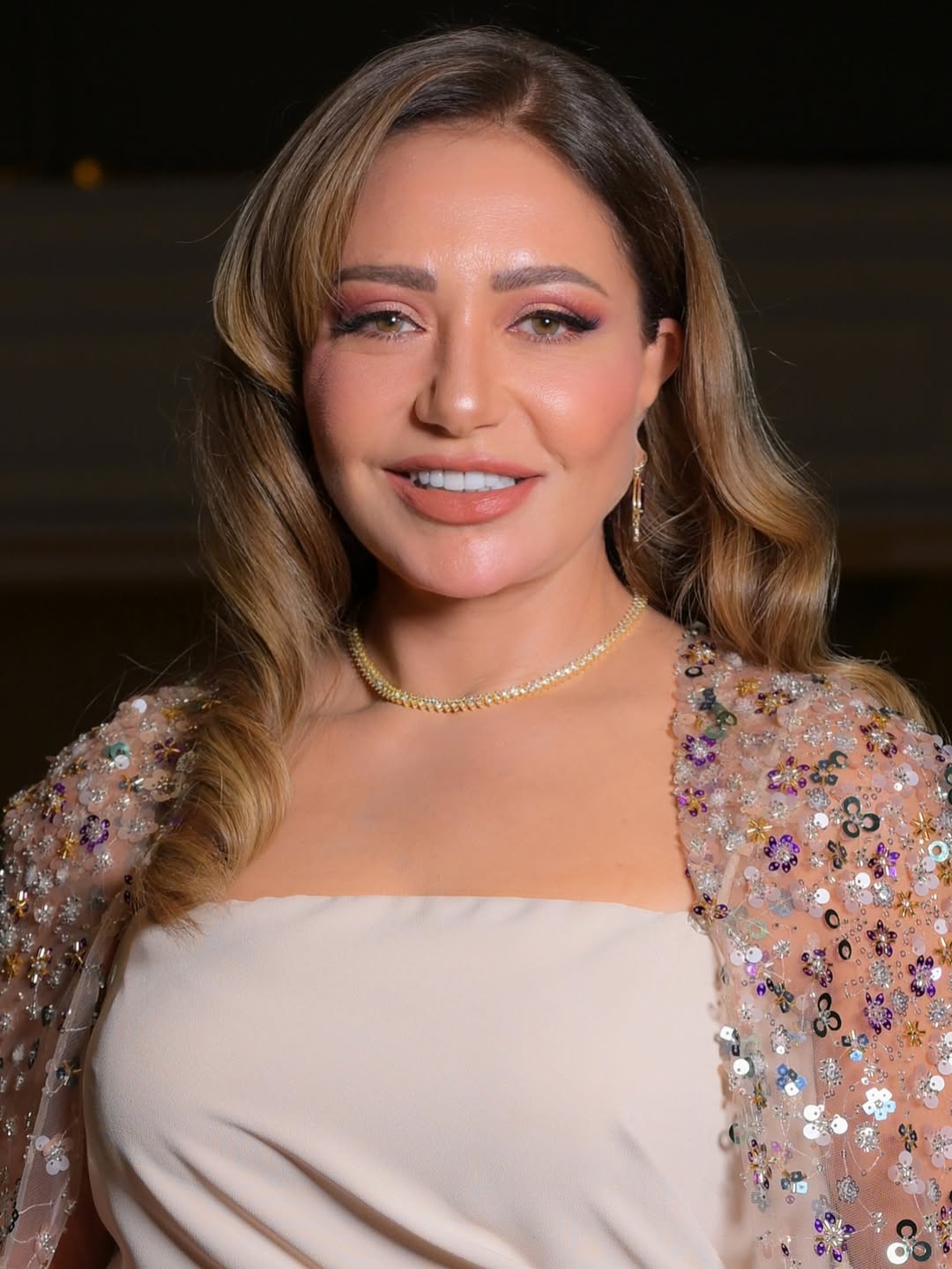 ليلى علوي بجمال مشرق وناعم في مهرجان البحر الأحمر