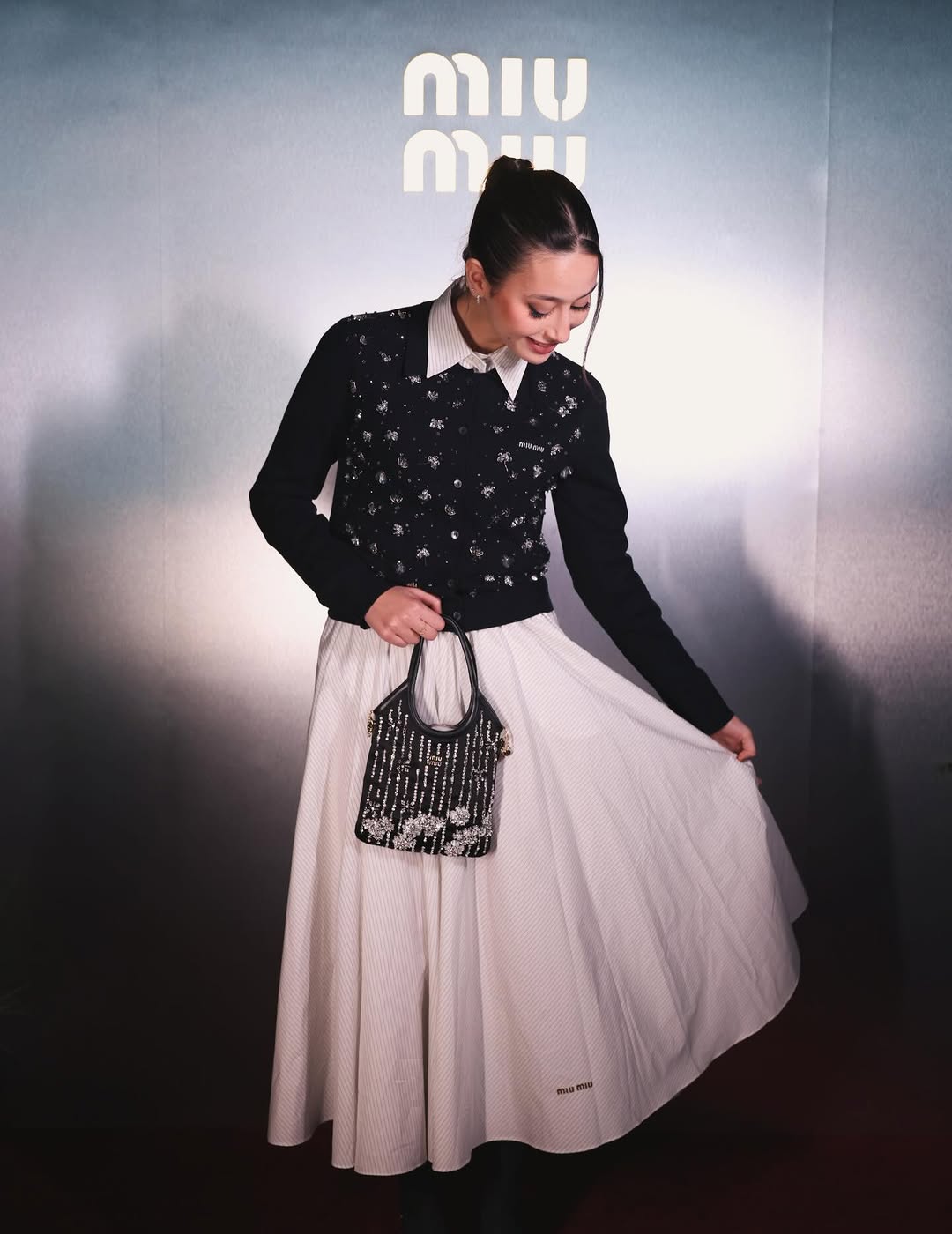 لينا صوفيا بإطلالة "Vintage" في دبي