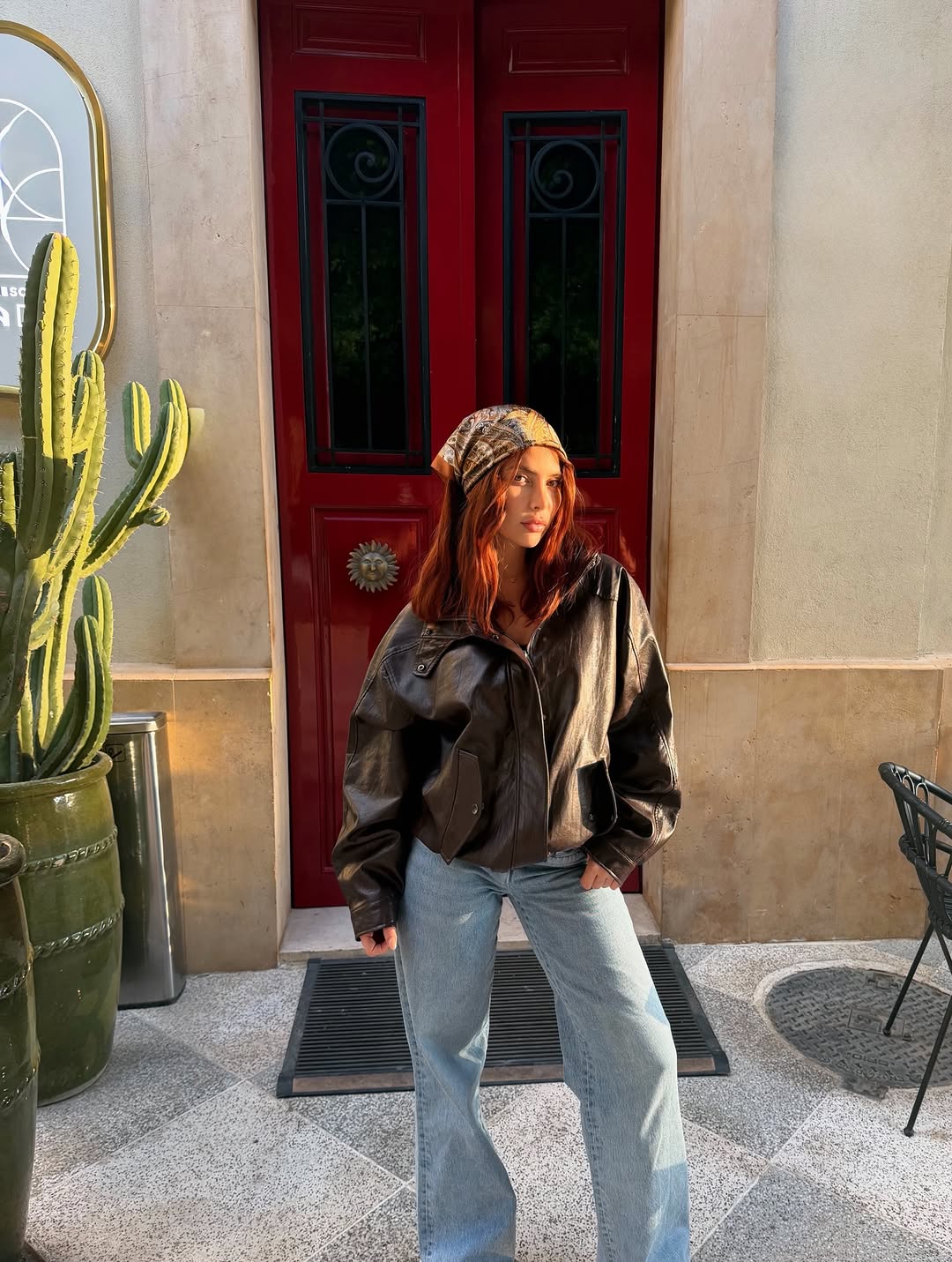 لين برنجكجي بإطلالة جاكيت الجلد بأسلوب الـ "Street Style"