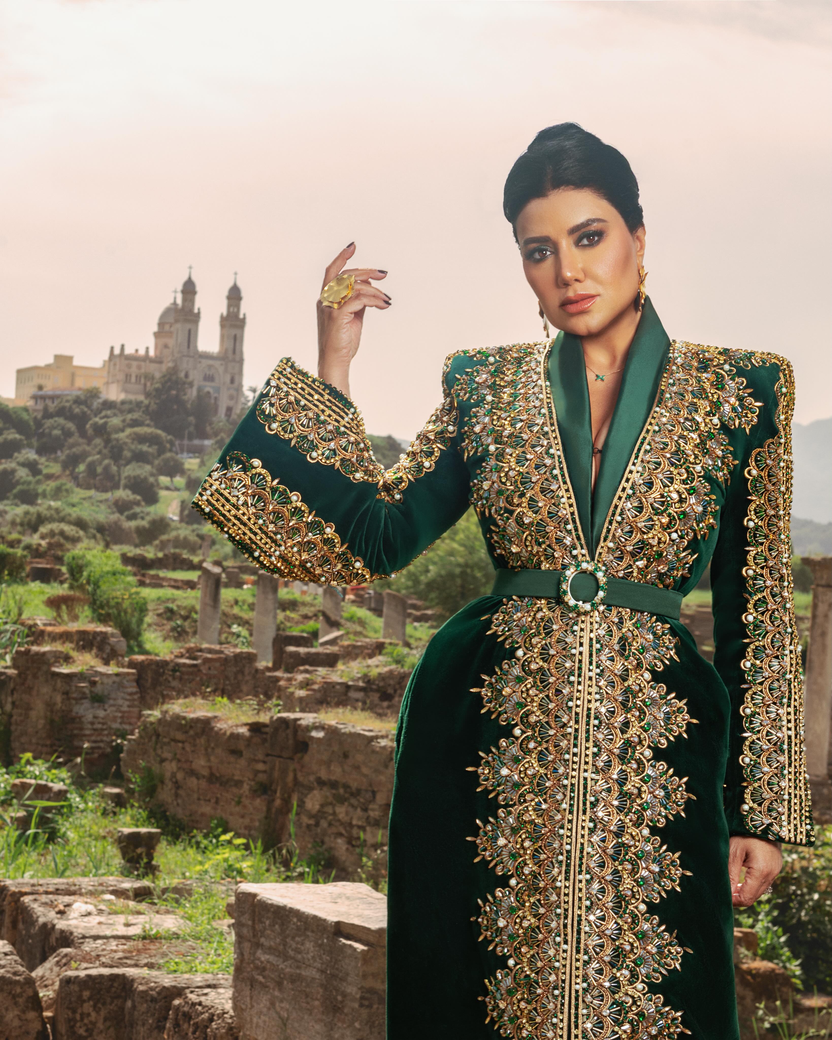 ما حقيقة خلاف رانيا يوسف مع نادية الجندي؟