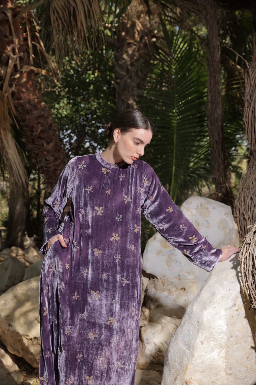 ما يميز تصاميم هذا العام بشكل خاص هو الاعتماد على ألوان زهرة الخزامى