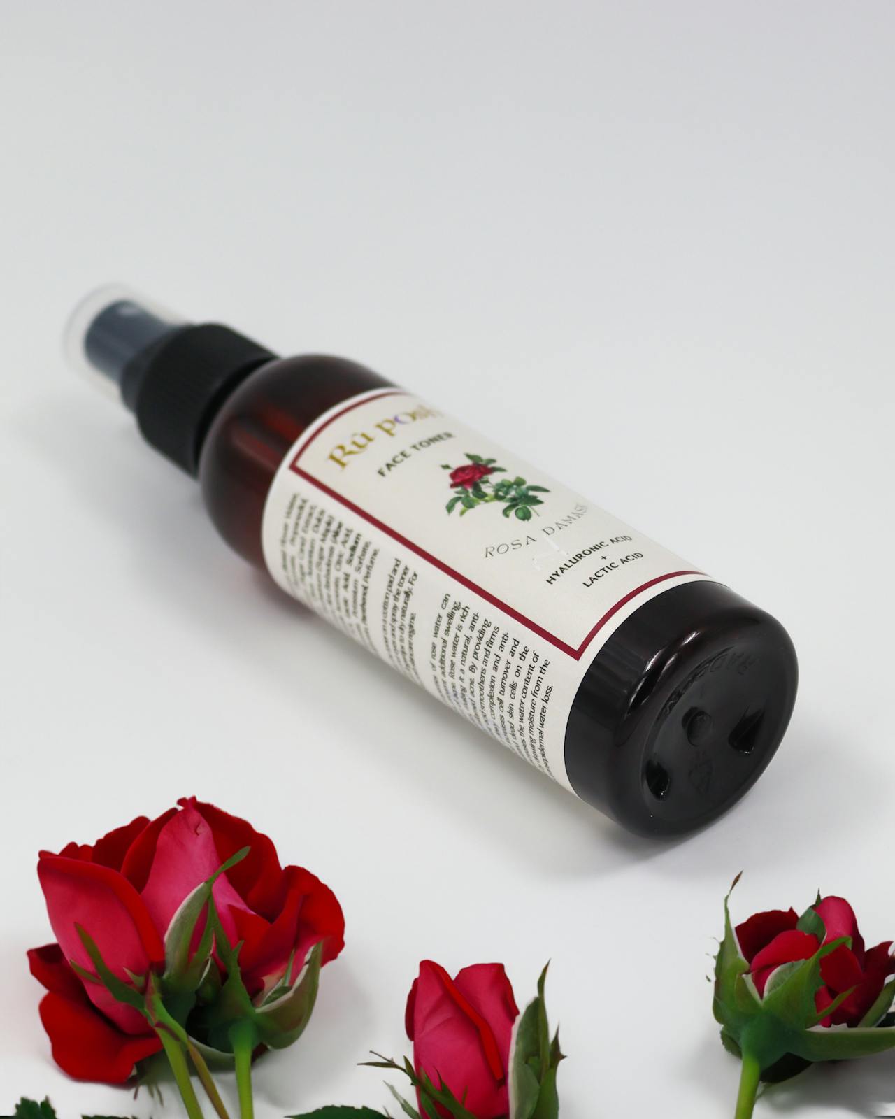 ماء الورد أحد المكونات الطبيعية المفيدة للبشرة الصائمة لنضارة لا مثيل لها في عيد الفطر