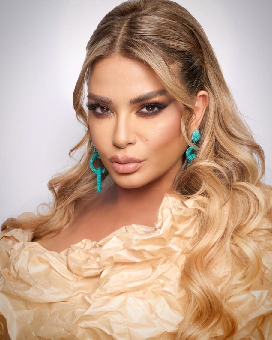 مادلين مطر بسحر العيون المرفوعة والبشرة البرونزية الدافئة