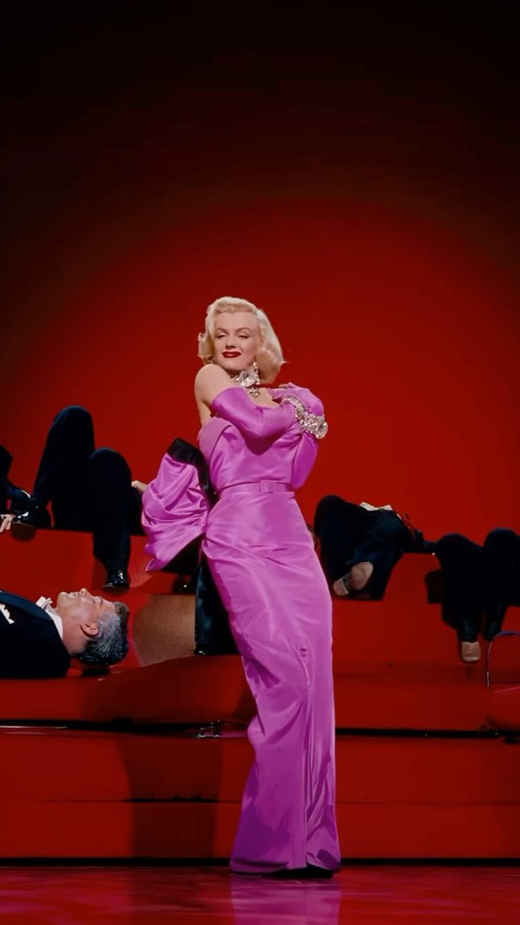 مارلين مونرو بإطلالة أيقونية  ‏