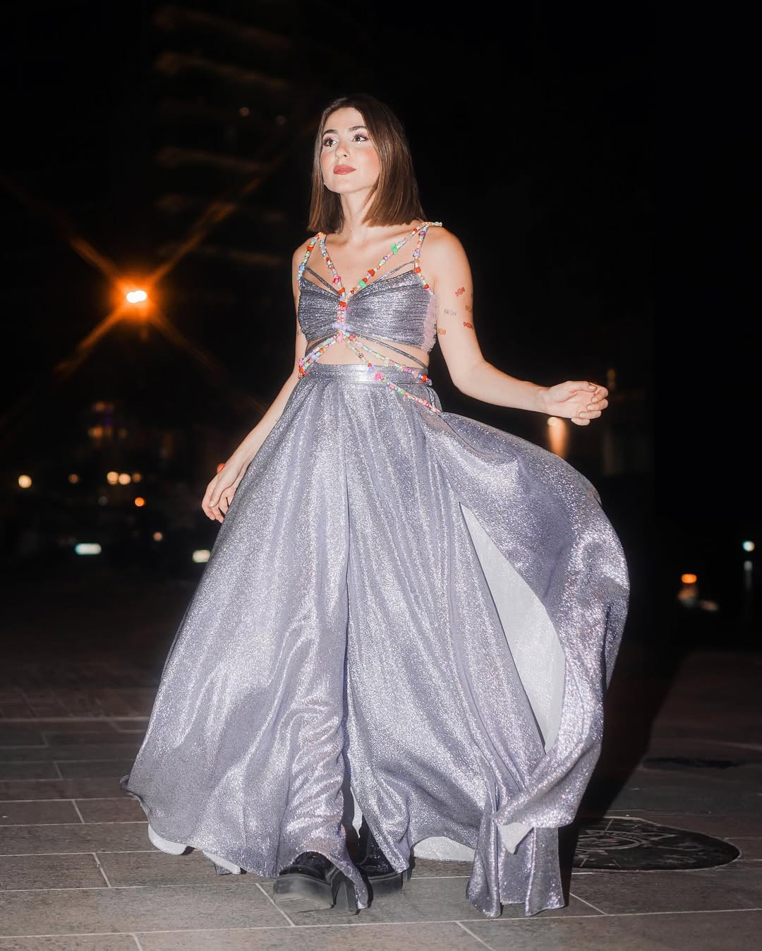 مارلين نعمان بتنورة ماكسي فضفاضة مع كروب توب مجعد