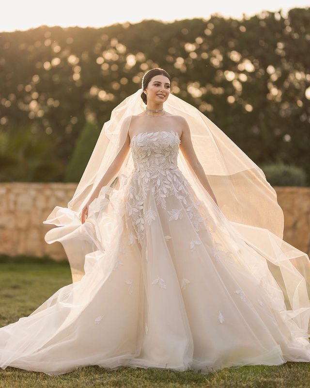 ماريتا الحلاني بفستان الزفاف في عام 2023