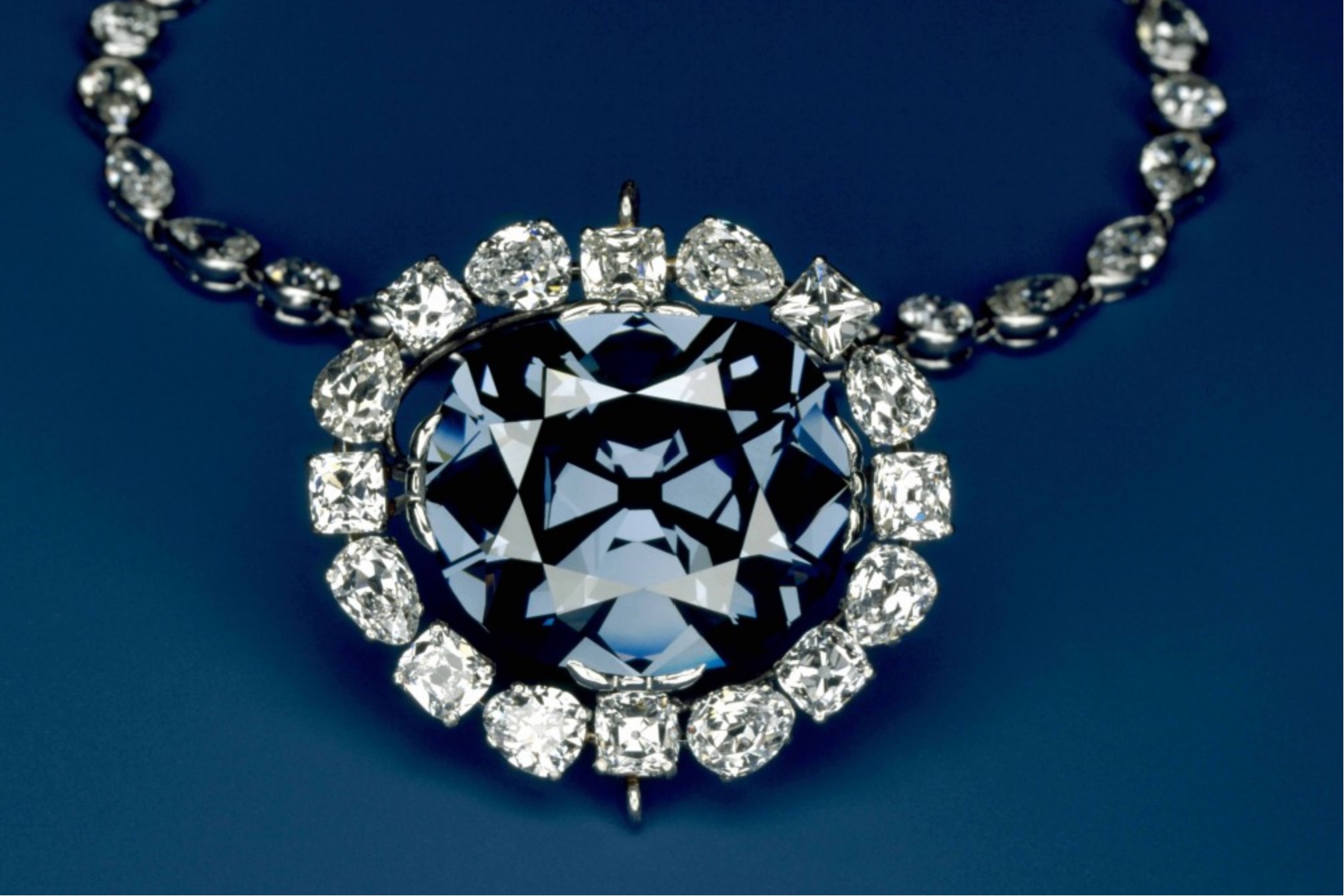 ماسة الأمل The Hope Diamond - الصورة عن معهد سميثسونيان 