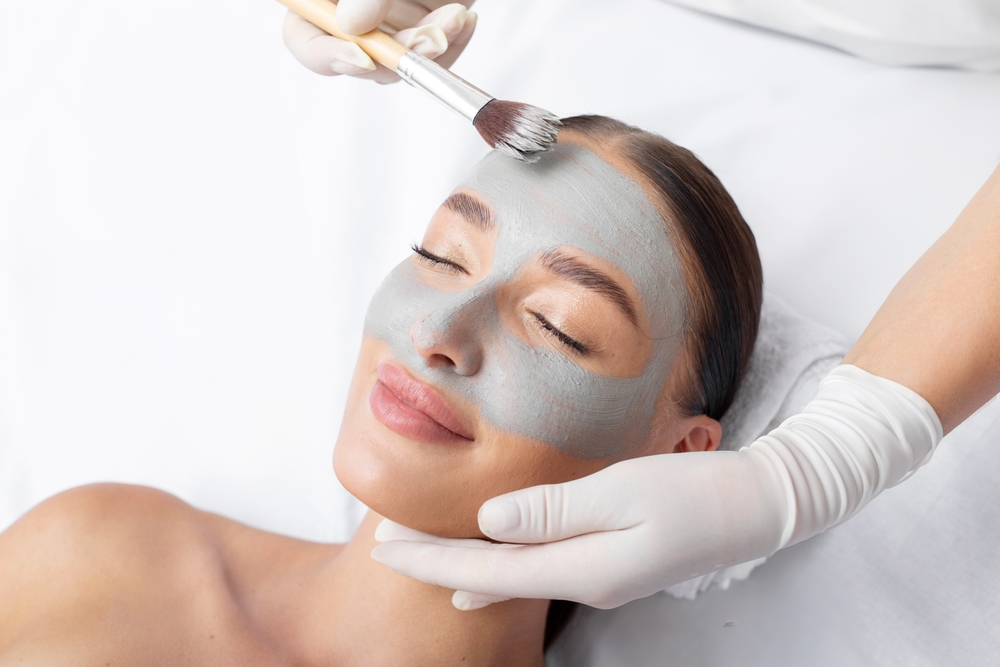 ماسك الأفوكادو والعسل خياراً مثالياً للبشرة الجافة