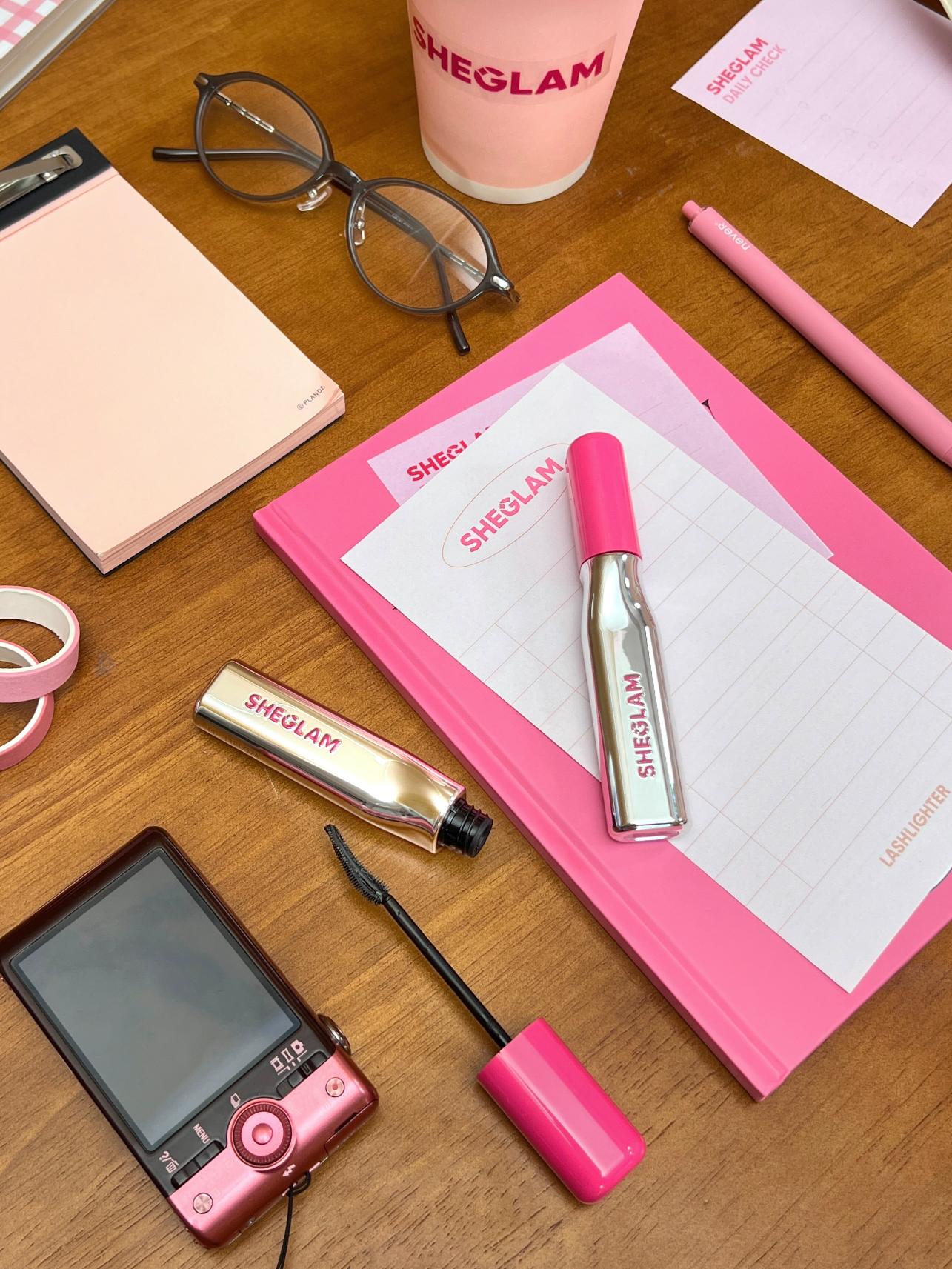 ماسكارا Lashlighter Up & Out الجديدة من شيجلام