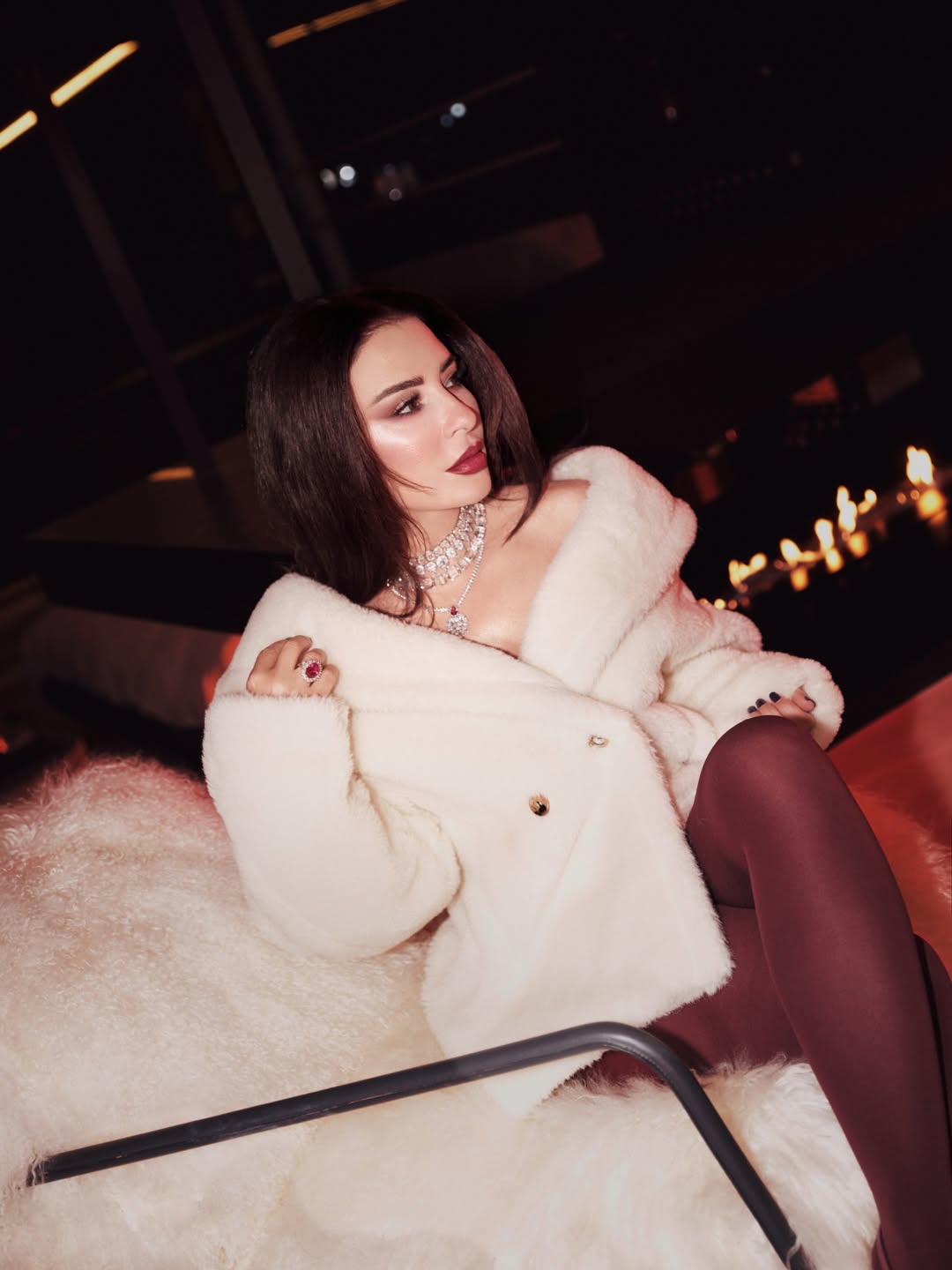  ماغي بوغصن بصيحة معطف الفرو القصير