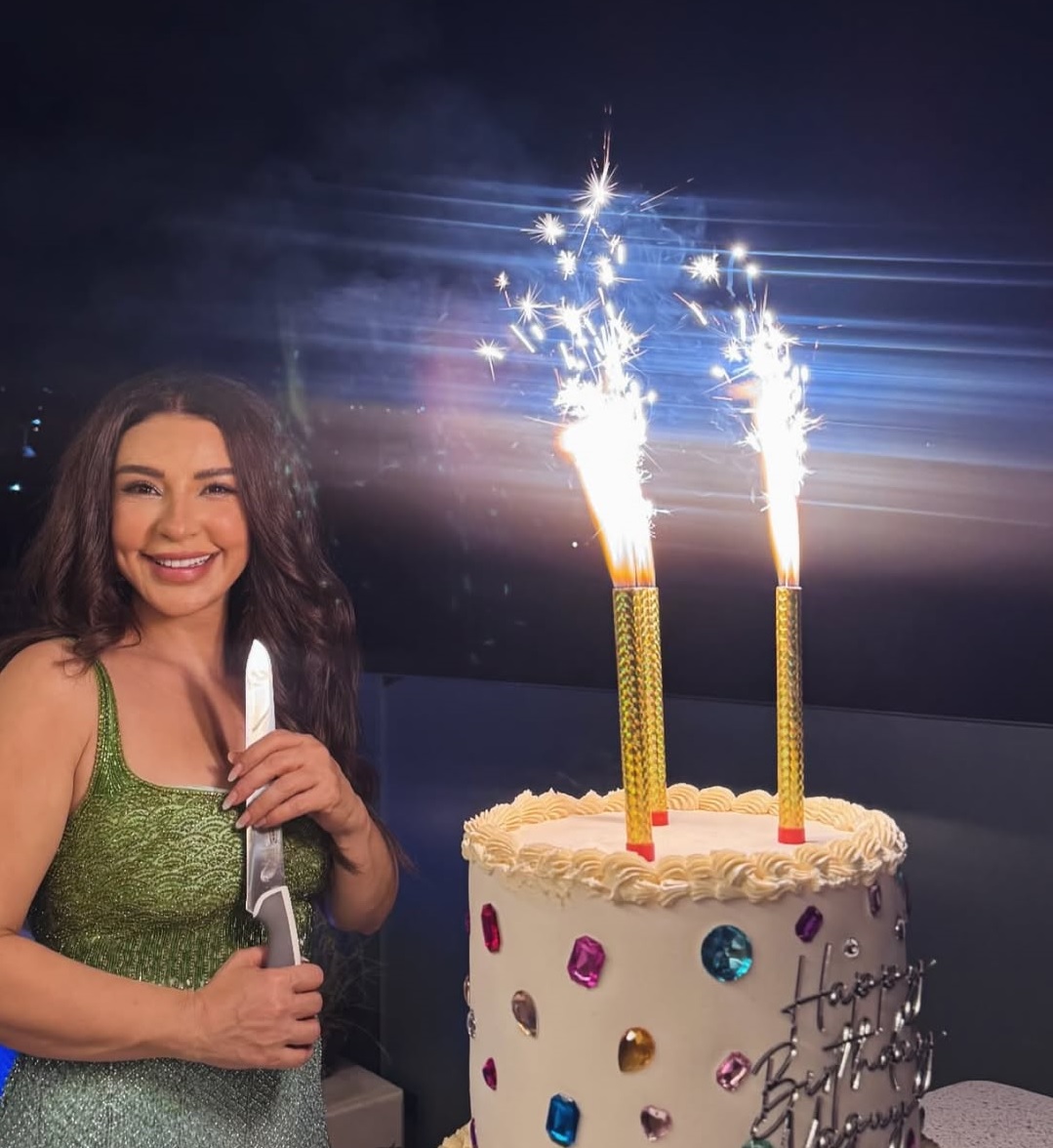 ماغي بوغصن تحتفل بعيد ميلادها وسط أصدقائها