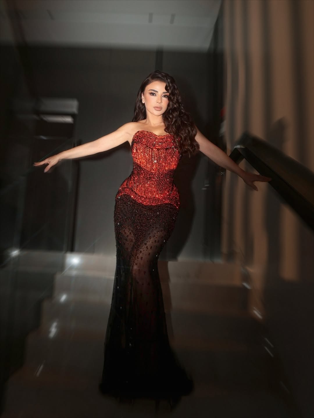 إطلالة ماغي بوغصن بفستان مرصع من تصميم نيكولا جبران