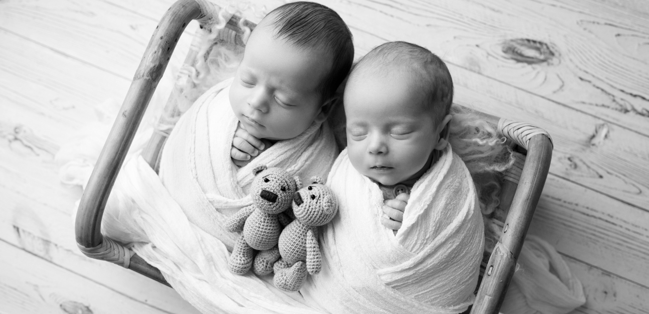 أسماء أولاد توأم على نفس الوزن أو الحرف