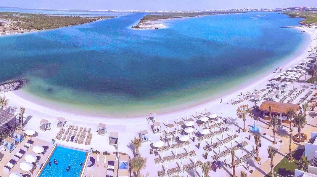 متعة الاستجمام في شاطئ ياس