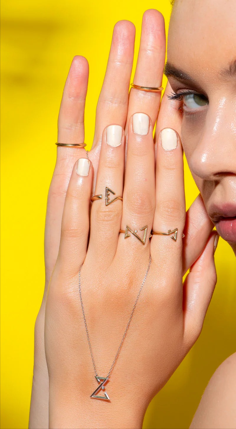 مجموعة الأحرف الهندسية من دلال للمجوهرات الفريدة من نوعها-صورة١٠.png