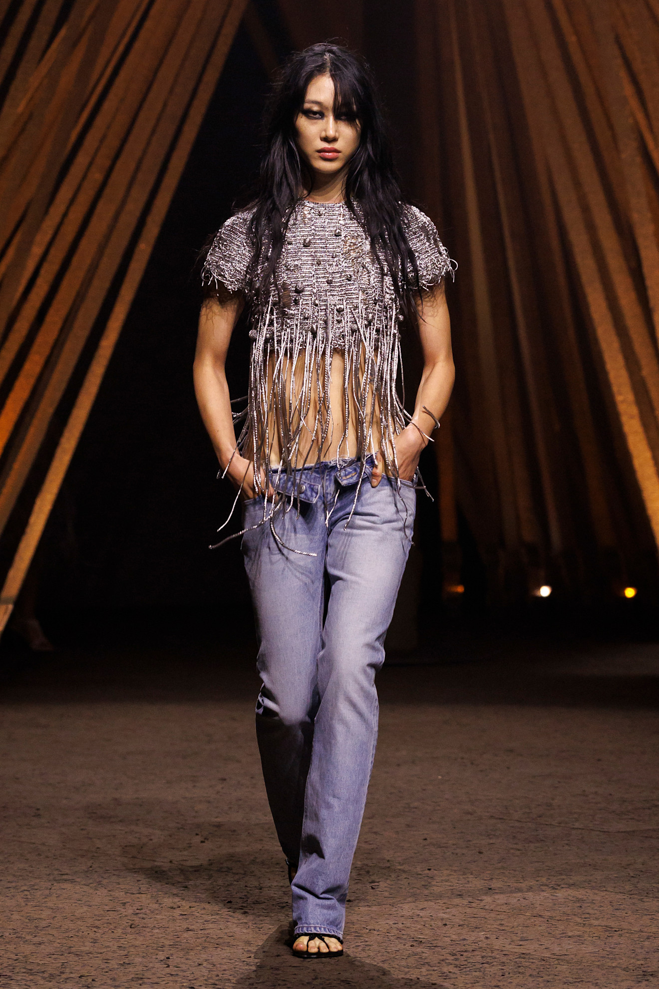مجموعة الأزياء الجاهزة من Alexander McQueen لربيع وصيف 2026