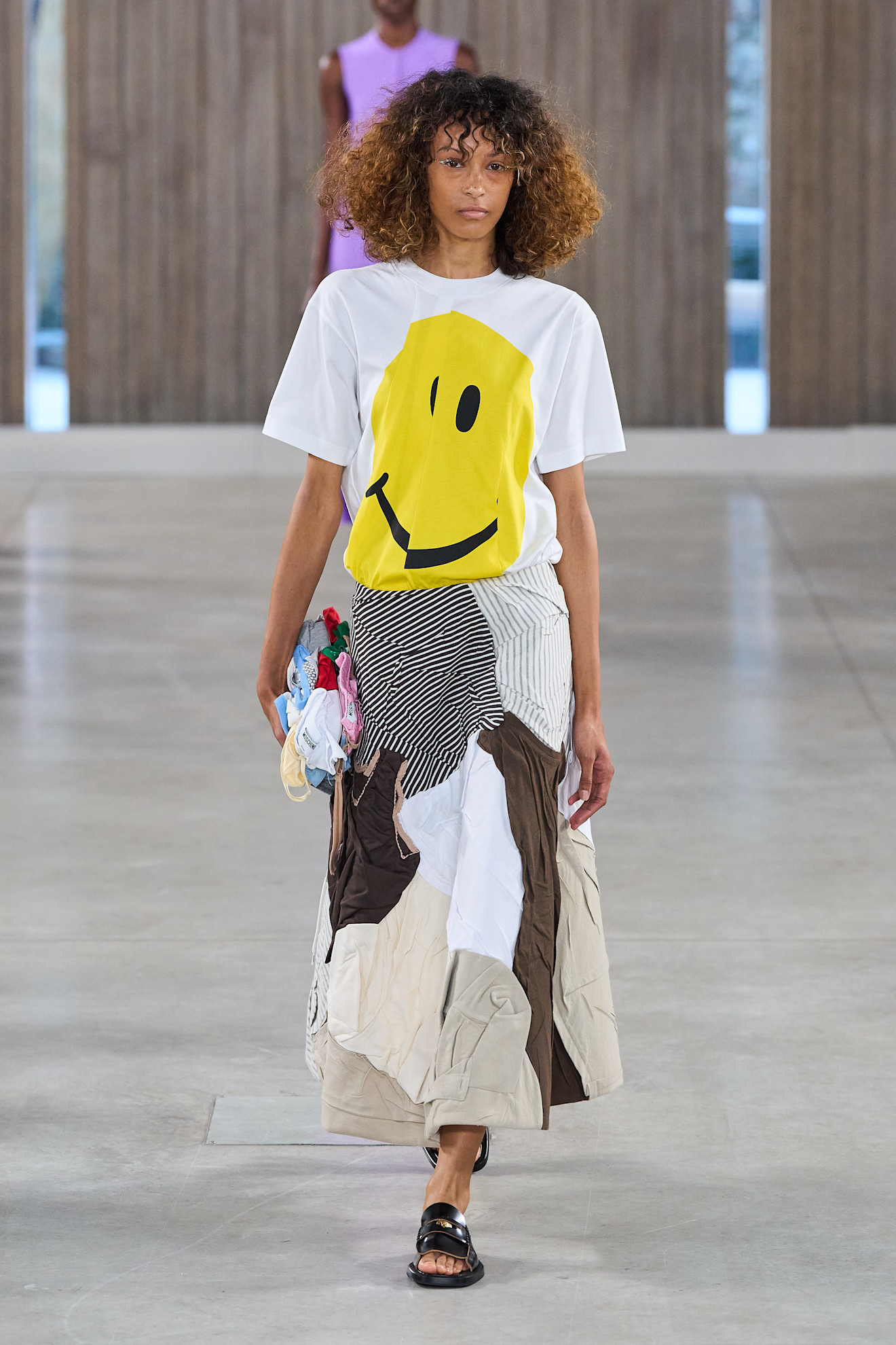 مجموعة الأزياء الجاهزة من Moschino لربيع وصيف 2026