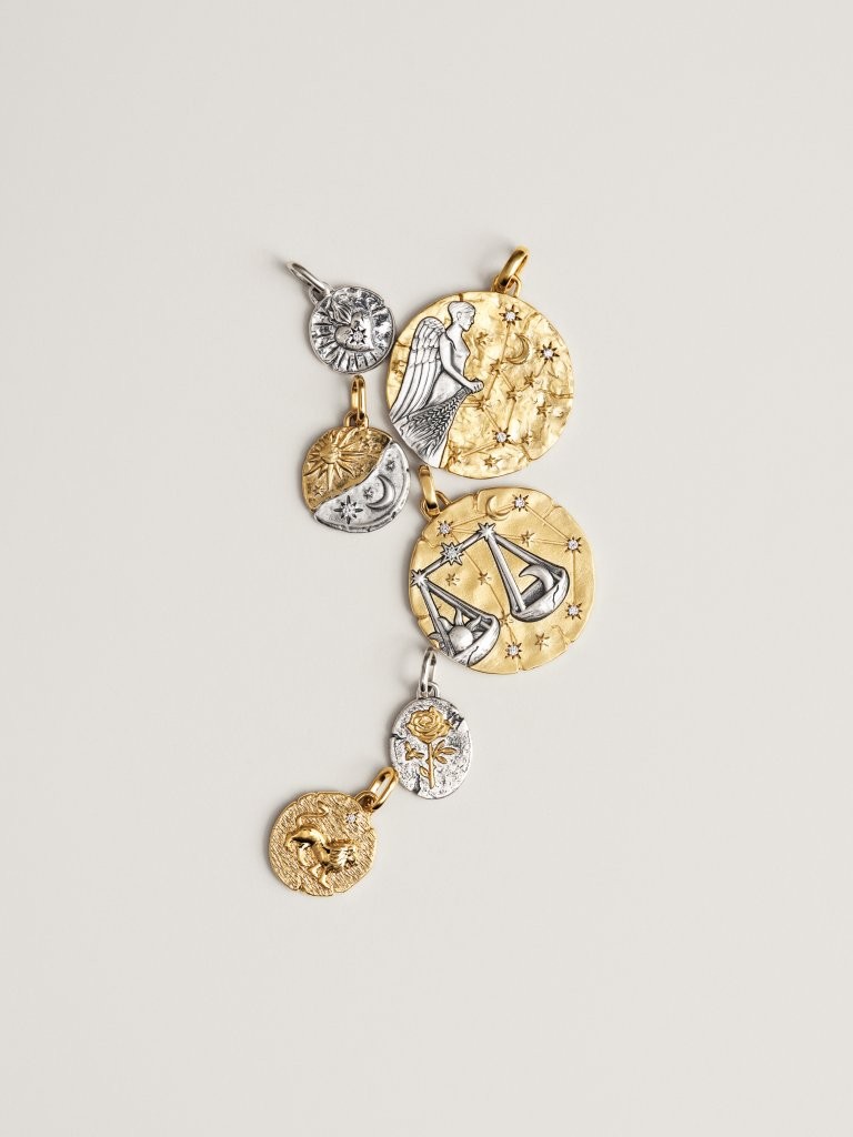 مجموعة من التصاميم من Pandora Talisman