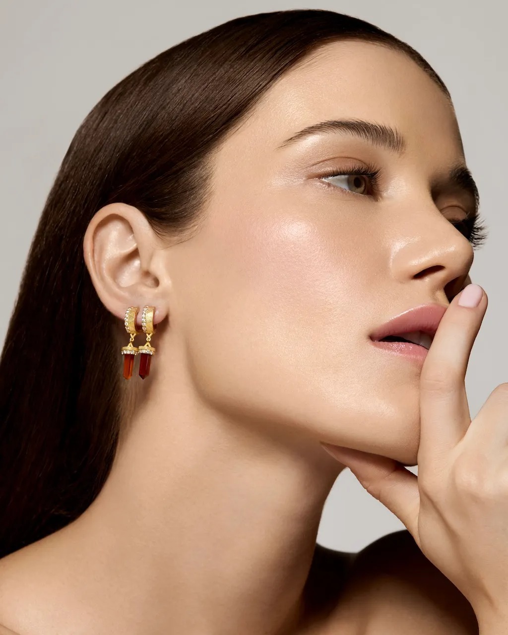 مجوهرات العقيق الأحمر الفاخرة للاحتفال بحجر ميلاد يناير بأناقة وطاقة متجددة