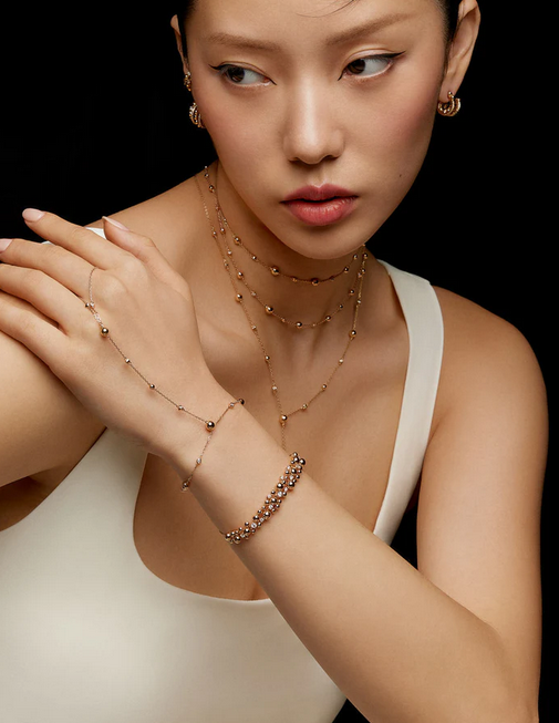 مجوهرات بالذهب الوردي من  NooraShawqi