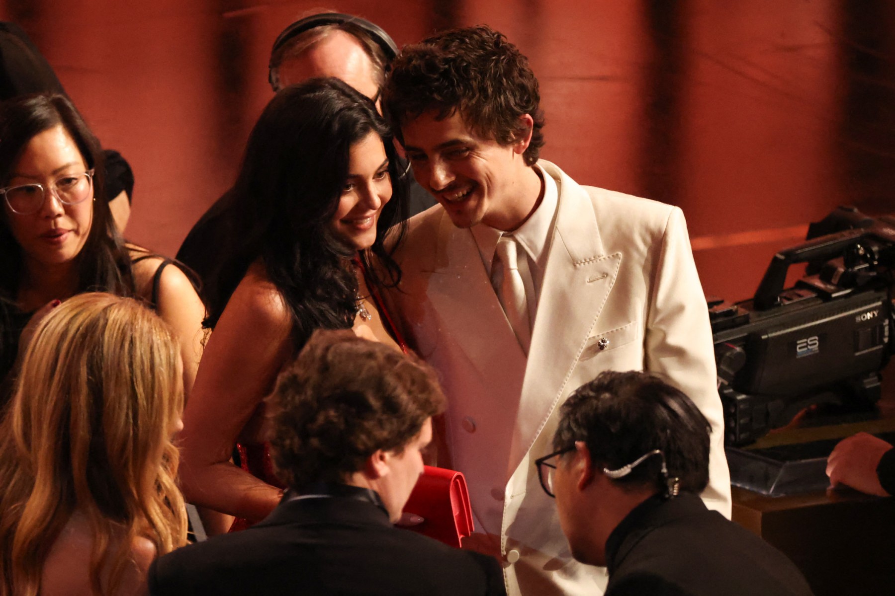 مجوهرات كايلي جينر في الأوسكار 2026.. فخامة الألماس مع الأحمر