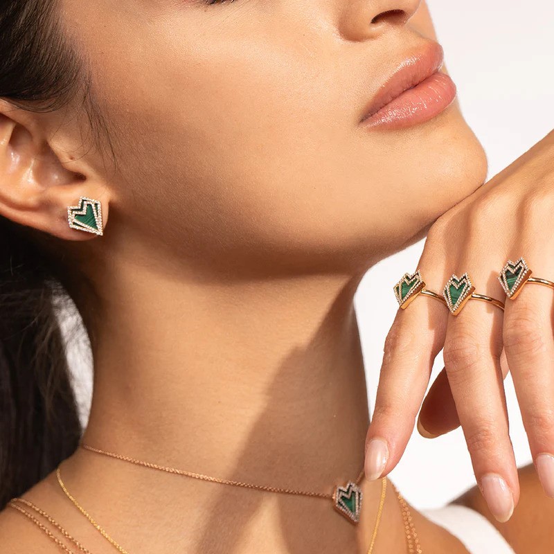 مجوهرات مرصعة بأحجار الزمرد من Charmaleena