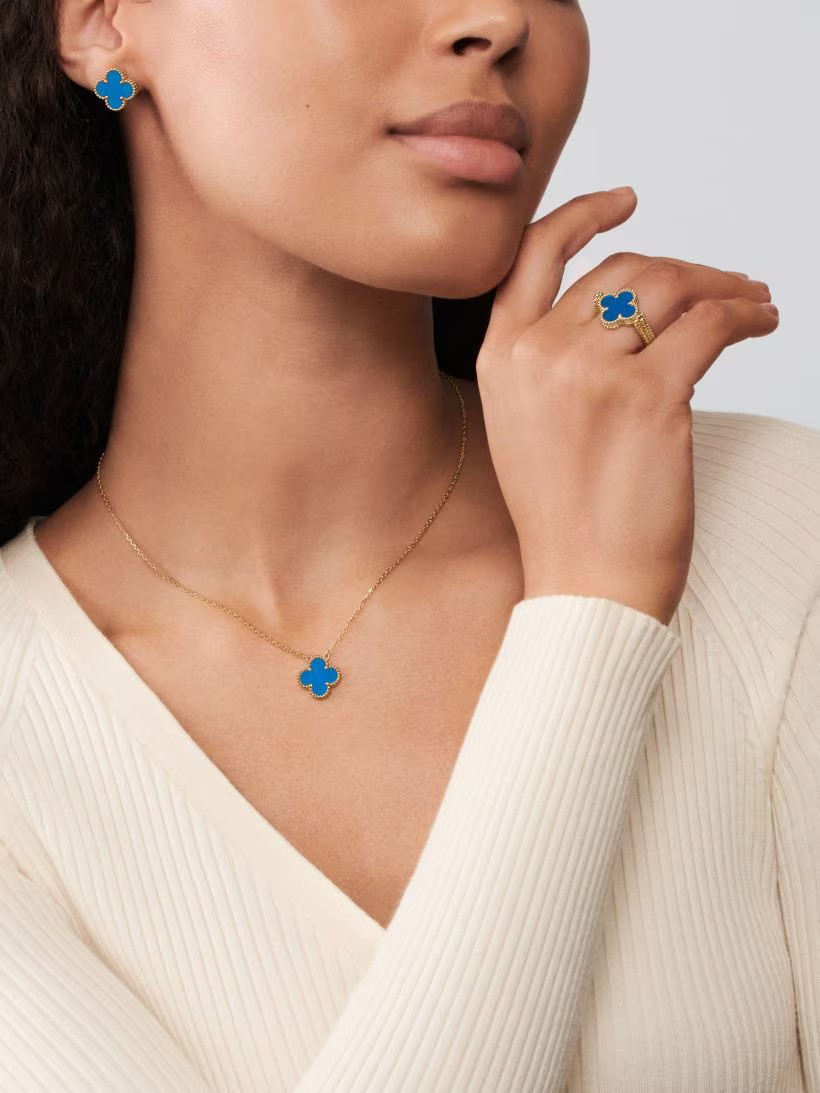 مجوهرات مرصعة بحجر العقيق من Van Cleef & Arpels'