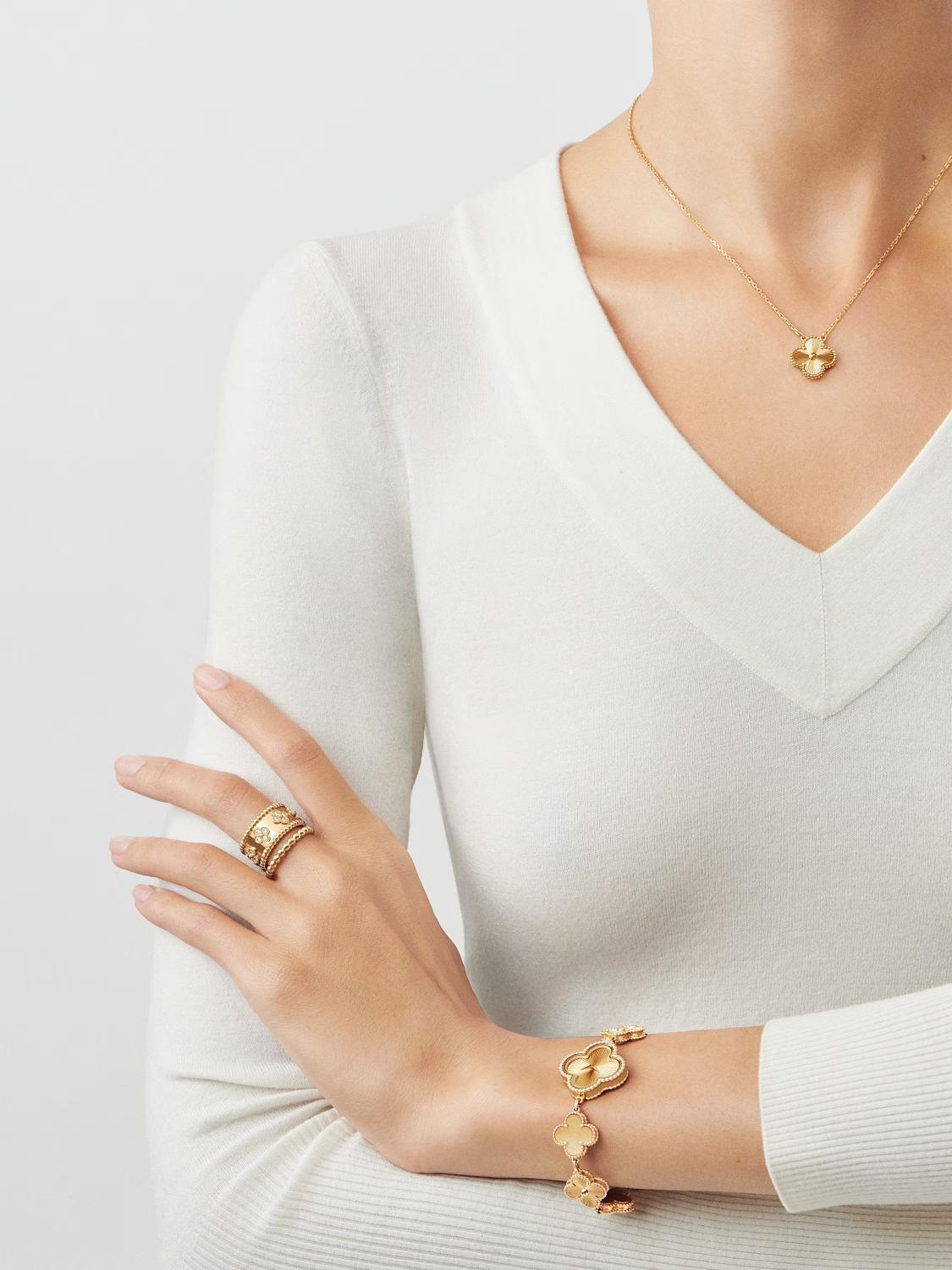 مجوهرات Alhambra الفينتج من Van Cleef & Arpels