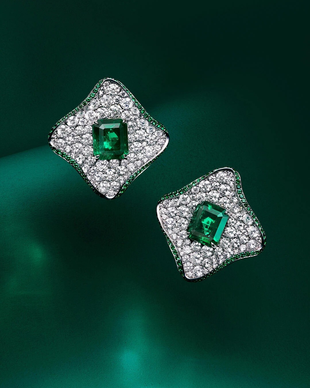 مجوهرات Graff الفاخرة تتألق بأحجار الزمرد حجر شهر مايو