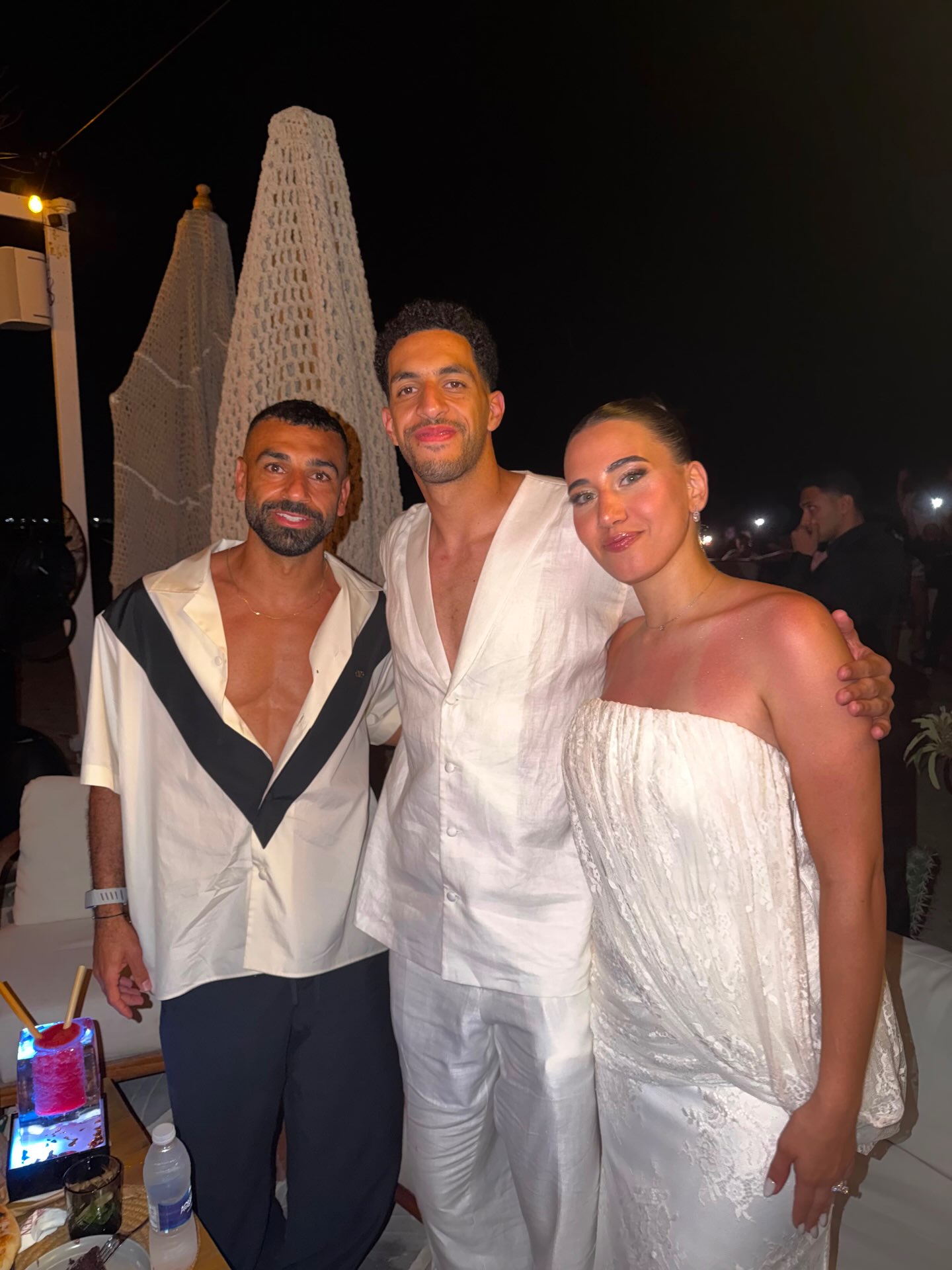 محمد صلاح مع مصطفى شوبير وعروسه