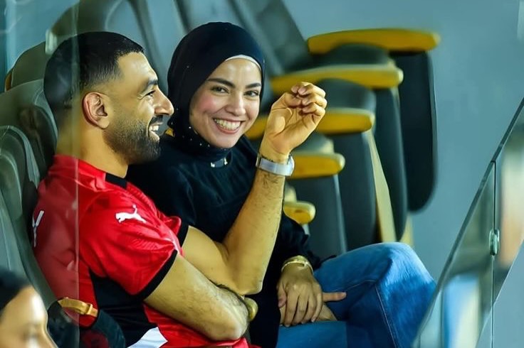 محمد صلاح يحتضن ليل في أول ظهور لهما