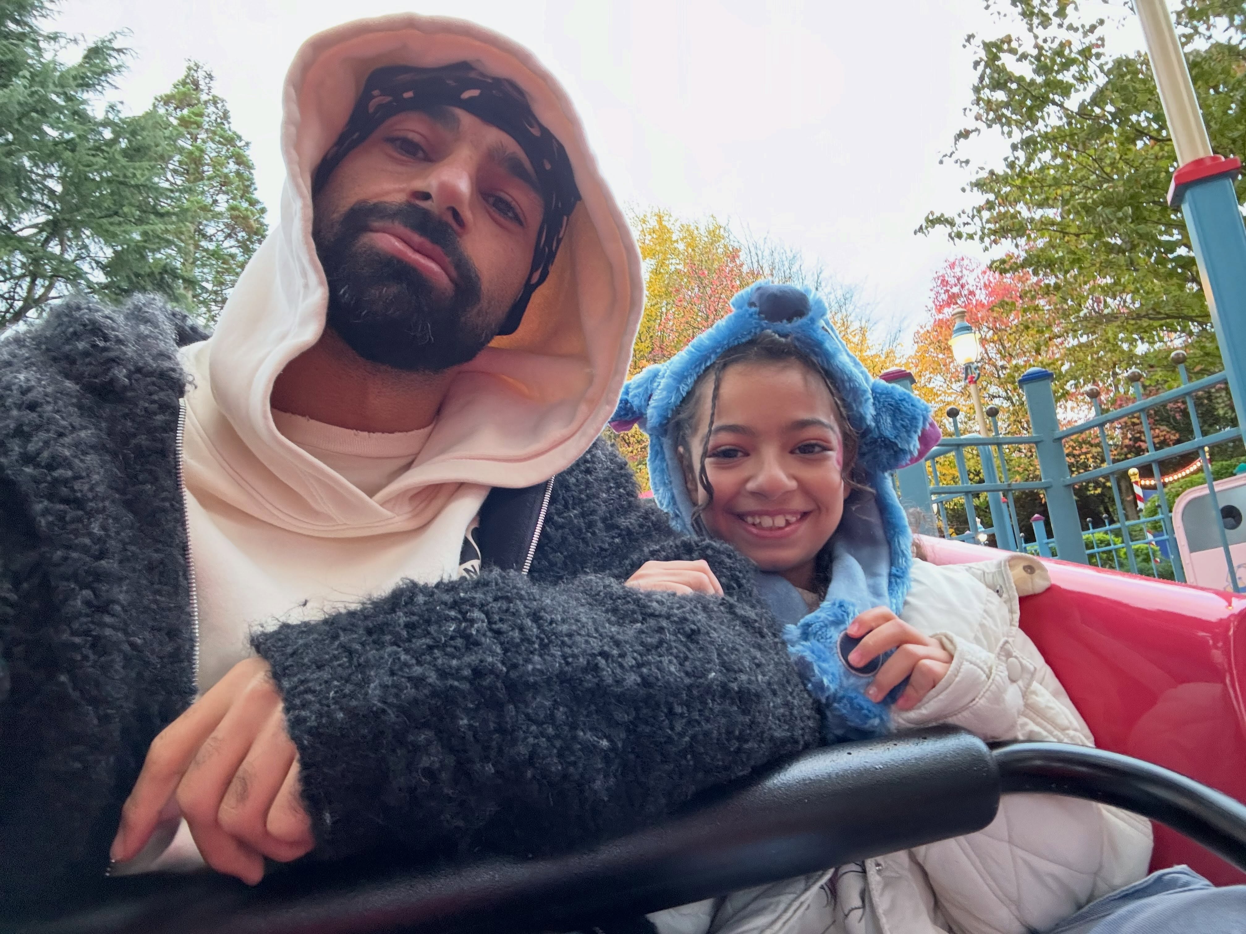 صور تجمع محمد صلاح بابنته مكة في طفولتها