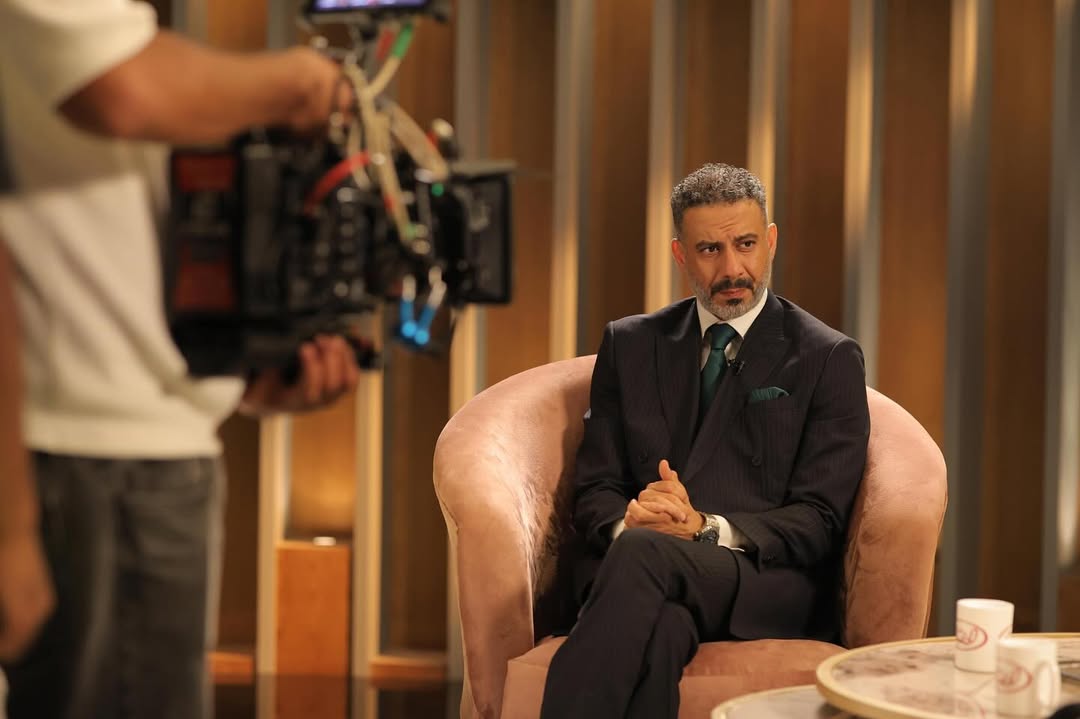 محمد فراج وجه الشر في ورد وشوكولاتة