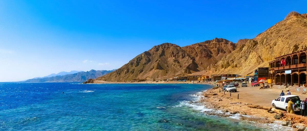 مدينة دهب.. بقعة ساحرة لعشاق الهدوء والاستجمام في مصر