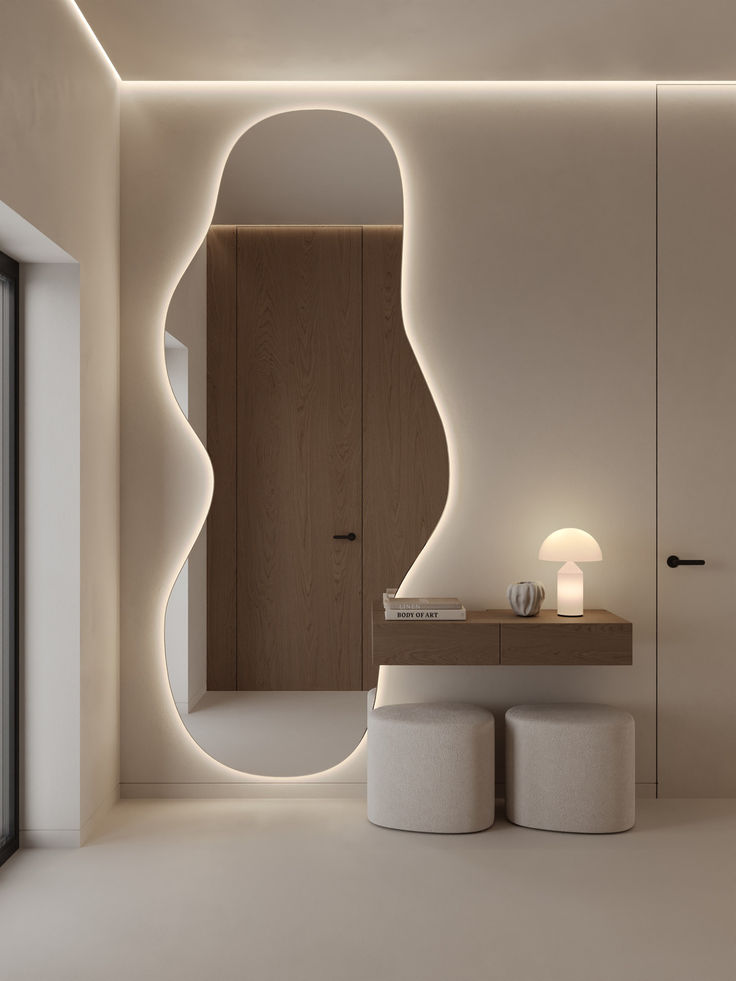مرآة كبيرة عصرية التصميم في مدخل البيت