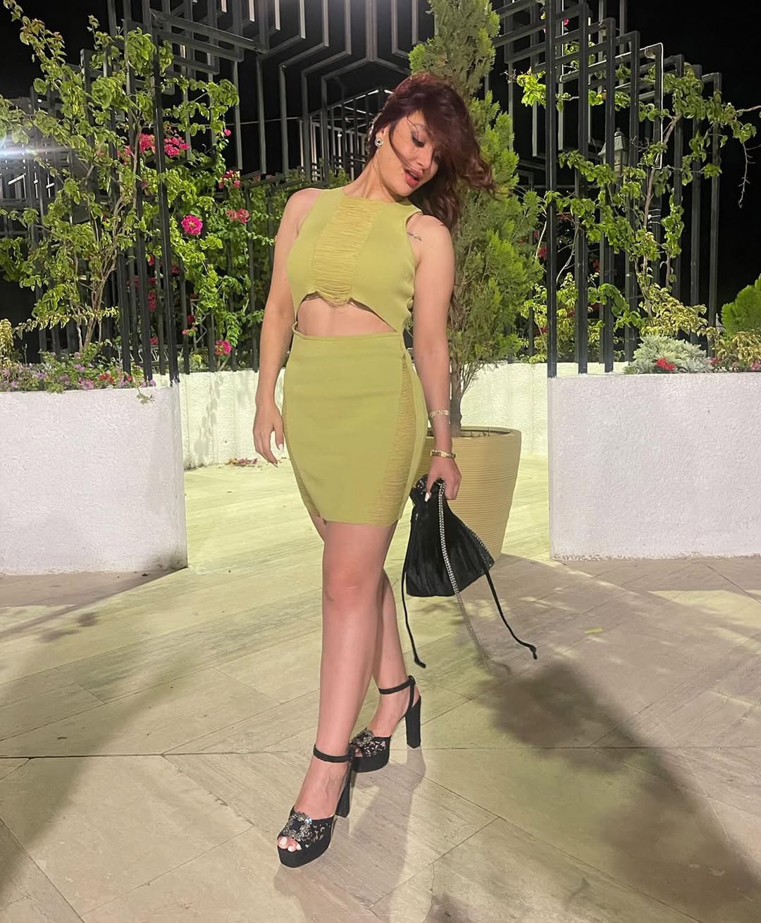 مرام علي بطقم أخضر